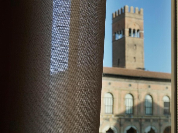 Casa Isolani, Piazza Maggiore image 1