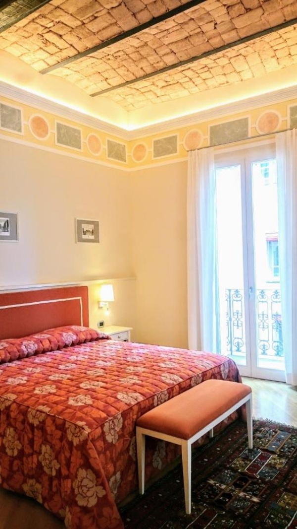 Casa Isolani, Piazza Maggiore image 16