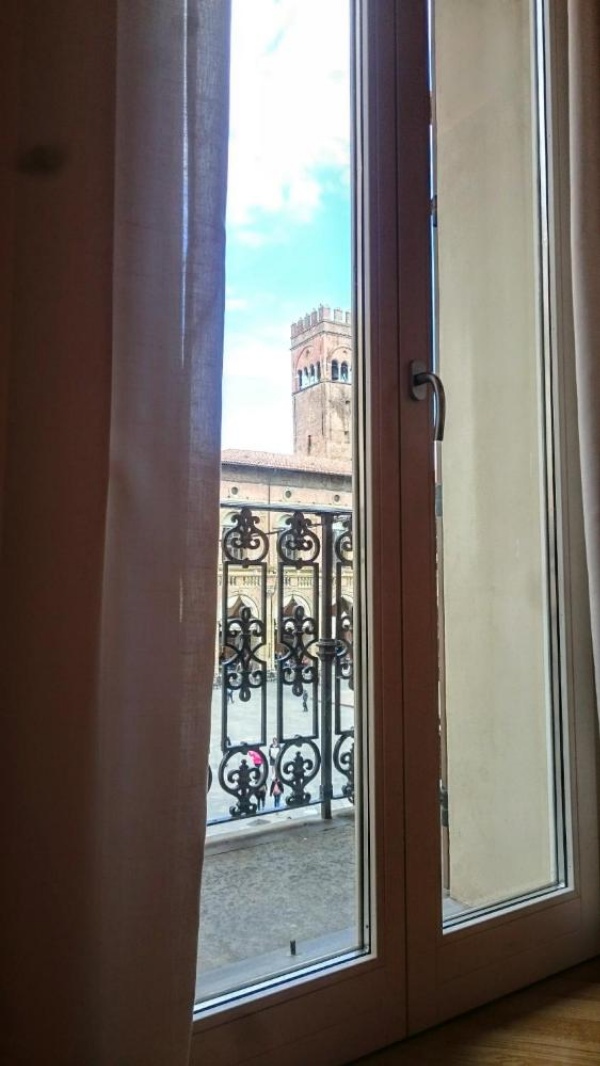 Casa Isolani, Piazza Maggiore image 17