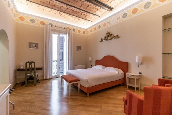 Casa Isolani, Piazza Maggiore image 2