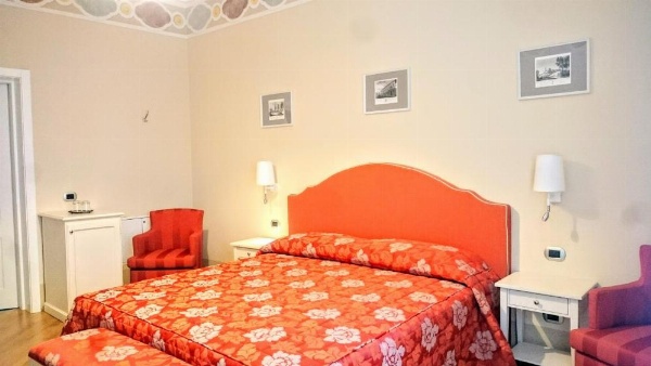 Casa Isolani, Piazza Maggiore image 22