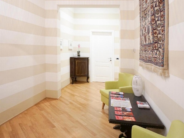 Casa Isolani, Piazza Maggiore image 23