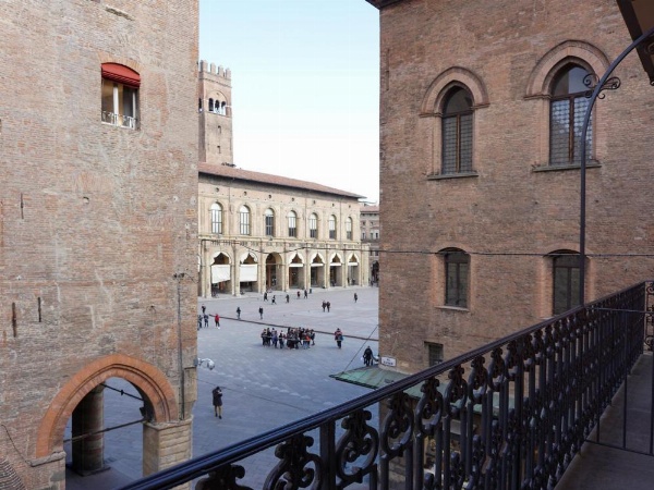 Casa Isolani, Piazza Maggiore image 25