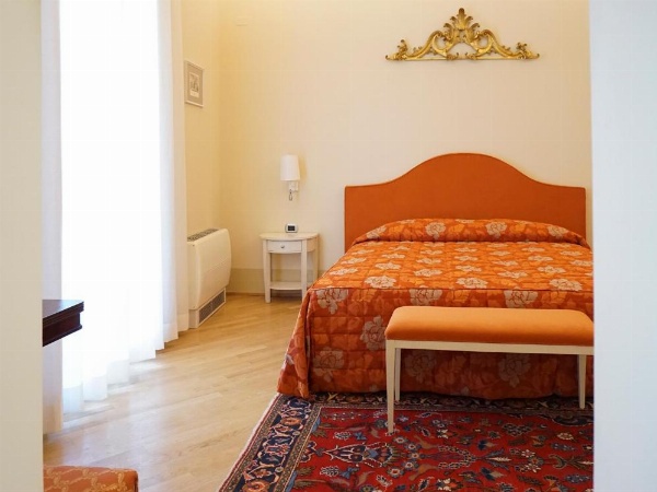 Casa Isolani, Piazza Maggiore image 28